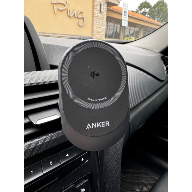 Anker B2932 - Bộ sạc nhanh ô tô không dây Anker MagGo, công nghệ Qi2 15W, điều chỉnh 360%, phiên bản 2024 - Bộ sạc nhanh ô tô không dây<a href="https://taynamtech.vn/anker-b2932-bo-sac-nhanh-o-to-khong-day-anker-maggo-cong-nghe-qi2-15w-dieu-chinh-360-phien-ban-2024"> Anker B2932</a> 2024 tích hợp công nghệ Qi2, cung cấp công suất 15W vượt trội. Thiết kế điều chỉnh 360° linh hoạt cùng đế từ tính mạnh mẽ đảm bảo giữ chắc điện thoại trên mọi địa hình. Sản phẩm đi kèm cáp USB-C 5 ft và bộ chuyển đổi 25W tiện lợi.