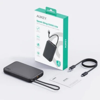 Pin Dự Phòng Aukey PB-Y53 Spark Sling 10000mAh 15W Tích Hợp Cáp USB-C - in dự phòng Aukey Spark Sling Lite Slim PB-Y53 10.000mAh 15W tích hợp cáp USB-C có dung lượng 10.000mAh, hỗ trợ sạc nhanh 15W và sạc PD 20W cho iPhone. Sản phẩm có hai cổng USB-C và USB-A, đạt chứng nhận an toàn quốc tế CE, FCC. Phụ kiện pin dự phòng Aukey có kích thước 118 x 70 x 17mm và nặng 180g, tích hợp sẵn cáp USB-C tiện lợi.