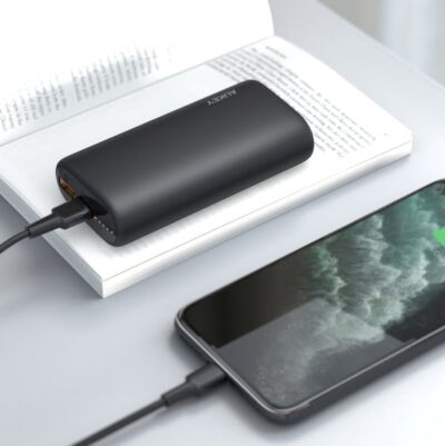 Aukey PB-Y36 Pin dự phòng10.000 mAh Lõi Pin Tesla, Sạc Nhanh QC 3.0 Và PD 20W- Bản update - ⚡️ Thông số kỹ thuật <ul> <li>Sản phẩm: PB-Y36</li> <li>Màu sắc: Đen</li> <li>Dung lượng: 10,000mAh / 37Wh</li> <li>USB-C Đầu vào (18W) : 5V 3A, 9V 2A, 12V 1.5A</li> <li>USB-C Đầu ra (20W) 5V 3A, 9V 2,2A, 12V 1.5A</li> <li>USB Đầu ra: (Q.C 3.0) 5–6V 3A, 6–9V 2A, 9–12V 1.5A</li> <li>Công suất tối đa: 20W</li> <li>Kích thước: 105 x50 x25mm</li> <li>Trọng lượng: 181g / 6.38oz</li> </ul>