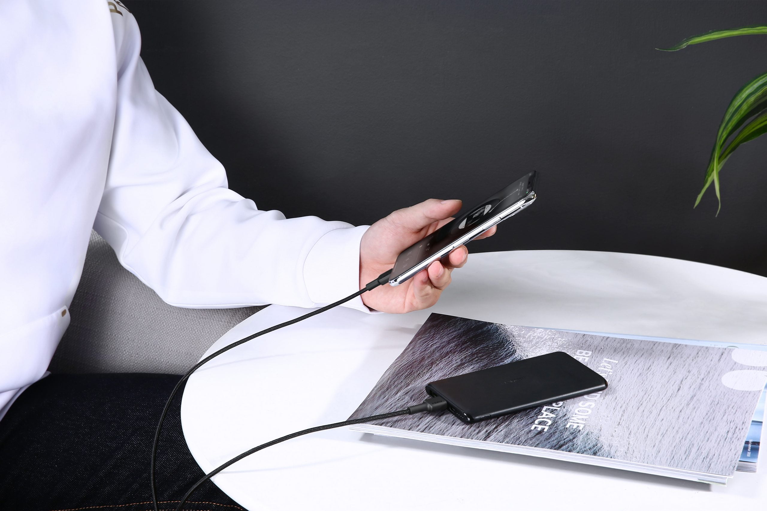 Aukey CB-CL3 Cáp C-Lightning MFi 0.9m - <ul> <li>Model: CB-CL3</li> <li>Màu sắc: Đen, Trắng</li> <li>Cáp sạc nhanh C to Lightning cho các sản phẩm Apple</li> <li>Chứng nhận MFi của Apple</li> <li>Hỗ trợ công nghệ sạc nhanh Power Delivery (PD)</li> <li>Chất liệu: Siêu bền Nylon</li> <li>Output: 5V/3A – 9V/3A</li> <li>Chiều dài cáp 0.9m</li> <li>Bảo hành chính hãng 18 tháng</li> </ul>