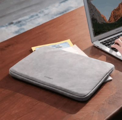 Túi đựng máy tính xách tay UGREEN LP187 60985 20476 - <ul> <li><span style="font-size: 100%;">Model: UGREEN LP187 60985 20476</span></li> <li>Bảo vệ 360 ° cho máy tính bảng, chống sốc hiệu quả khi máy tính bảng bị rơi.</li> <li>Mặt trong của vỏ được làm đặc biệt bằng da tổng hợp microfibre mềm, trong mọi trường hợp vẫn duy trì màn hình và thân máy tính bảng.</li> <li>Thiết kế khóa kéo mở bên, tránh vô tình làm rơi laptop của bạn trong khi mang.</li> </ul>