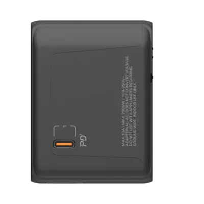 Bộ sạc du lịch MOMAX UA9UK 5 cổng 1-World 35W - Du lịch khắp thế giới một cách dễ dàng và tiện lợi với <strong>Bộ sạc du lịch MOMAX UA9UK 5 cổng 1-World 35W tương thích hơn 200 quốc gia</strong>. Tích hợp sẵn các loại chân cắm cho hơn 200 quốc gia, bộ sạc <strong>MOMAX UA9UK</strong> mang đến tổng công suất 35W đáng tin cậy. Với 5 cổng sạc (3 USB-C & 2 USB-A), bạn có thể nạp năng lượng đồng thời cho điện thoại, máy tính bảng và nhiều thiết bị khác. Nhỏ gọn, an toàn và cực kỳ đa năng. <strong>MOMAX UA9UK</strong> là người bạn đồng hành lý tưởng cho mọi chuyến đi, đơn giản hóa hành lý và giữ thiết bị của bạn luôn sẵn sàng hoạt động trên khắp thế giới.