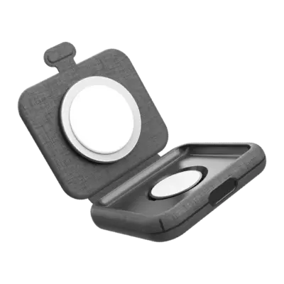 Bộ sạc không dây MOMAX UD30MFI Q.Mag Go 2 trong 1 MagSafe 15W - Đơn giản hóa không gian sạc của bạn với <strong>bộ sạc không dây MOMAX UD30MFI</strong> Q.Mag Go 2 trong 1. Sản phẩm này là giải pháp sạc tiện lợi cho người dùng Apple, tích hợp sạc không dây MagSafe 15W đạt chuẩn MFi (Made for iPhone) cho iPhone 12 trở lên và một pad sạc Qi 5W riêng biệt cho AirPods (có hộp sạc không dây) hoặc các thiết bị Qi nhỏ khác. Thiết kế 2 trong 1 nhỏ gọn, có khả năng gập lại, lý tưởng cho bàn làm việc, đầu giường hoặc mang theo khi du lịch. Công nghệ từ tính đảm bảo căn chỉnh hoàn hảo. An toàn, hiệu quả và được chứng nhận bởi Apple, <strong>MOMAX UD30MFI</strong> là phụ kiện sạc không dây 2 trong 1 đáng tin cậy.