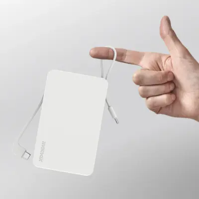 Pin dự phòng MOMAX IP139 Power Vital+ 20000mAh kèm 2 cáp USB-C tích hợp - Sở hữu nguồn năng lượng di động mạnh mẽ và cực kỳ tiện lợi với <strong>Pin dự phòng MOMAX IP139 Power Vital+ 20000mAh kèm 2 cáp USB-C tích hợp - Phiên bản giới hạn</strong>. Dung lượng 20000mAh khủng cung cấp năng lượng dồi dào, sạc đầy nhiều lần cho điện thoại, máy tính bảng và laptop nhỏ. Tính năng đột phá là 2 cáp USB-C tích hợp sẵn ngay trên thân pin, giải quyết triệt để nỗi lo quên cáp. Hỗ trợ sạc nhanh đa dạng qua các cổng. Thiết kế nhỏ gọn (so với dung lượng) và độc đáo của phiên bản giới hạn làm cho <strong>MOMAX IP139 Power Vital+ 20000mAh</strong> trở thành người bạn đồng hành năng lượng không thể thiếu.