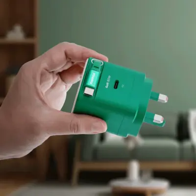 Bộ sạc MOMAX UM76UK GaN 1-Charge+ 1 cổng có cáp USB-C tích hợp 65W - Đơn giản hóa việc sạc pin cho mọi thiết bị USB-C của bạn với <strong>Bộ sạc MOMAX UM76UK GaN 1-Charge+ 1 cổng có cáp USB-C tích hợp 65W</strong>. Công suất sạc nhanh 65W Power Delivery mạnh mẽ nhờ công nghệ GaN, đủ sức nạp năng lượng cho cả laptop, máy tính bảng và smartphone. Đặc biệt, cáp USB-C được tích hợp sẵn ngay trên thân bộ sạc – giải pháp "tất cả trong một" cực kỳ tiện lợi, không lo quên cáp. Chân cắm UK (3 chấu) tích hợp. Nhỏ gọn, hiệu quả và đáng tin cậy. <strong>MOMAX UM76UK</strong> là người bạn đồng hành lý tưởng cho bàn làm việc và di chuyển.