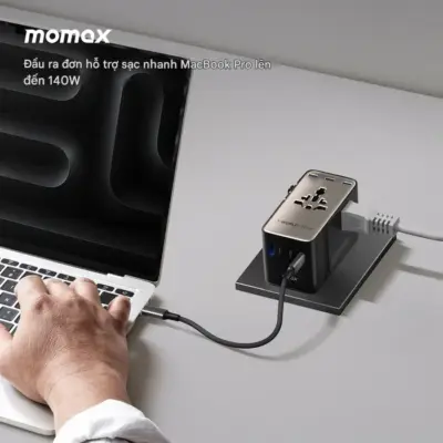 Bộ chuyển đổi du lịch MOMAX UA28L AC kép 7 cổng 205W 1-World² - Mang cả thế giới điện vào hành lý của bạn với <strong>Bộ chuyển đổi du lịch MOMAX UA28L AC kép 7 cổng 205W 1-World²</strong>. Tương thích với hơn 200 quốc gia nhờ các chân cắm tích hợp thông minh, bộ chuyển đổi <strong>MOMAX UA28L</strong> là trạm cấp nguồn vạn năng. Với tổng công suất 205W (bao gồm khả năng cấp nguồn AC và sạc USB) và đặc biệt là khả năng cấp nguồn AC kép độc đáo cùng 7 cổng USB (USB-C & USB-A), bạn có thể sạc mọi thiết bị cùng lúc, kể cả những thiết bị sử dụng phích cắm truyền thống. Nhỏ gọn, an toàn và cực kỳ đa năng. <strong>MOMAX UA28L</strong> - Giải pháp năng lượng "tất cả trong một", đáng tin cậy cho mọi chuyến đi.