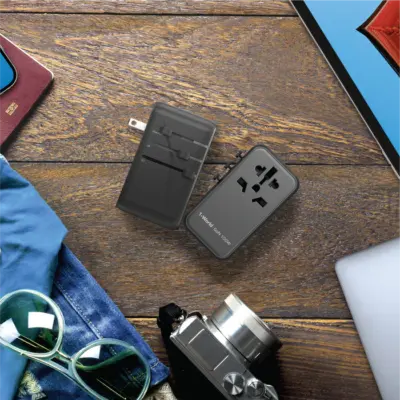 Bộ sạc du lịch MOMAX UA10UKD GaN 4 cổng 100W đa năng 1-World - Du lịch khắp thế giới chưa bao giờ dễ dàng đến thế với <strong>Bộ sạc du lịch đa năng MOMAX UA10UKD GaN 4 cổng 100W đa năng 1-World</strong>. Tích hợp sẵn các loại chân cắm cho hơn 200 quốc gia, bộ sạc <strong>MOMAX UA10UKD</strong> mang đến tổng công suất 100W mạnh mẽ nhờ công nghệ GaN tiên tiến. Với 4 cổng sạc (3 USB-C PD & 1 USB-A QC), bạn có thể sạc nhanh đồng thời laptop, máy tính bảng, điện thoại và nhiều thiết bị khác. Nhỏ gọn, an toàn và cực kỳ đa năng. <strong>MOMAX UA10UKD</strong> là người bạn đồng hành lý tưởng cho mọi chuyến đi, đơn giản hóa hành lý và giữ thiết bị của bạn luôn sẵn sàng hoạt động trên khắp thế giới.