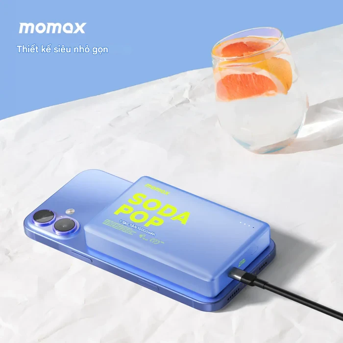 Pin dự phòng không dây từ tính MOMAX IP137 Power Pass 10000mAh - Luôn sẵn sàng năng lượng mọi lúc mọi nơi với <strong>Pin dự phòng không dây từ tính MOMAX IP137 Power Pass 10000mAh</strong>. Sở hữu dung lượng 10000mAh mạnh mẽ, đủ sức sạc đầy nhiều lần cho điện thoại và các thiết bị khác. Công nghệ từ tính "hít" chặt vào iPhone (hỗ trợ MagSafe) mang lại trải nghiệm sạc không dây tiện lợi, không vướng víu. Thiết kế hiện đại, gọn nhẹ và hiệu năng vượt trội, <strong>MOMAX IP137 Power Pass 10000mAh</strong> là nguồn năng lượng đáng tin cậy cho mọi chuyến đi và cuộc sống hàng ngày của bạn. Mang theo <strong>MOMAX IP137 Power Pass 10000mAh</strong> để yên tâm sử dụng thiết bị suốt cả ngày.
