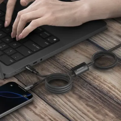 Cáp sạc MOMAX DC56 Mag.Link Magnetic USB-C to 2 USB-C 100W 2m - Trải nghiệm sạc và kết nối thế hệ mới đỉnh cao với <strong>Cáp sạc MOMAX DC56 Mag.Link Magnetic USB-C to 2 USB-C 100W 2m</strong>. Công nghệ từ tính Mag.Link độc đáo mang đến kết nối/ngắt kết nối tức thì, bảo vệ cổng sạc thiết bị quý giá của bạn. Cáp <strong>MOMAX DC56</strong> hỗ trợ công suất sạc siêu nhanh 100W Power Delivery, lý tưởng cho laptop, tablet và điện thoại. Đặc biệt, khả năng chia thành 2 đầu USB-C giúp sạc/kết nối 2 thiết bị từ 1 cổng nguồn. Chiều dài 2m tiện lợi, vỏ bện nylon bền bỉ. <strong>MOMAX DC56</strong> - phụ kiện "vạn năng" cho cuộc sống số tiện lợi nhân đôi.
