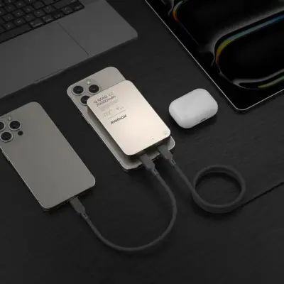 Pin Dự Phòng MOMAX IP133 Q.Mag X2 20000mAh - Gen 2 - <p style="text-align: left;">Trải nghiệm nguồn năng lượng không giới hạn với <strong>MOMAX IP133 Q.Mag X2 20000mAh</strong> - Gen 2, giải pháp sạc dự phòng tối thượng dành cho người dùng chuyên nghiệp và những ai thường xuyên di chuyển. Với dung lượng cực lớn 20000mAh, viên pin này đủ sức cung cấp năng lượng cho các thiết bị của bạn trong nhiều ngày liền. Công nghệ sạc không dây từ tính tương thích MagSafe giúp việc sạc iPhone trở nên gọn gàng và chắc chắn hơn bao giờ hết. Hỗ trợ sạc nhanh đa nền tảng với công suất 20W PD qua cổng USB-C, <strong>MOMAX IP133 Q.Mag X2 20000mAh</strong> đảm bảo nạp đầy năng lượng cho thiết bị trong thời gian ngắn nhất. Chân đế gập tích hợp thông minh biến nó thành giá đỡ tiện lợi, hoàn hảo cho mọi nhu cầu giải trí và làm việc.</p>