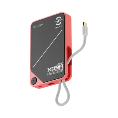 Pin dự phòng MOMAX IP152GD Power X Power Bank 10000mAh có cáp USB-C tích hợp - Phiên bản giới hạn - Sở hữu nguồn năng lượng di động mạnh mẽ và độc đáo với <strong>Pin dự phòng MOMAX IP152GD Power X Power Bank 10000mAh có cáp USB-C tích hợp - Phiên bản giới hạn</strong>. Dung lượng 10000mAh cung cấp năng lượng dồi dào cho điện thoại, máy tính bảng và nhiều thiết bị khác. Tính năng đột phá là cáp USB-C được tích hợp gọn gàng ngay trên thân pin, giúp bạn sạc thiết bị hoặc sạc lại pin mà không cần mang theo dây riêng. Phiên bản giới hạn mang đến vẻ ngoài độc đáo, thể hiện cá tính. Nhỏ gọn, tiện lợi và đa năng, <strong>MOMAX IP152GD Power X Power Bank 10000mAh có cáp USB-C tích hợp - Phiên bản giới hạn</strong> là người bạn đồng hành lý tưởng cho mọi chuyến đi và cuộc sống hiện đại. Đừng bỏ lỡ phiên bản đặc biệt này!