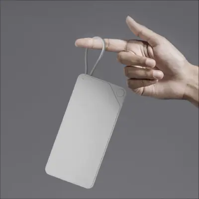 Pin dự phòng MOMAX IP153 Power X 20000mAh có cáp USB-C tích hợp - Đối mặt với ngày dài không lo hết pin cùng <strong>Pin dự phòng MOMAX IP153 Power X 20000mAh có cáp USB-C tích hợp</strong>! Với dung lượng 20000mAh ấn tượng, pin này là nguồn năng lượng dồi dào cho mọi thiết bị của bạn, từ điện thoại, máy tính bảng đến laptop nhỏ. Điểm đặc biệt và cực kỳ tiện lợi là cáp USB-C tích hợp sẵn, giải phóng bạn khỏi sự phụ thuộc vào dây cáp rời. Hỗ trợ sạc nhanh đa dạng, thiết kế gọn gàng, <strong>MOMAX IP153 Power X 20000mAh</strong> là giải pháp năng lượng di động toàn diện, đáng tin cậy cho cuộc sống hiện đại.