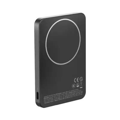 Pin dự phòng MOMAX IP157 1-Power F.Pass⁺ Bộ pin từ tính 5000mAh có cáp tích hợp - Mang theo nguồn năng lượng tiện lợi tối đa với <strong>Pin dự phòng không dây từ tính MOMAX IP157 1-Power F.Pass⁺ Bộ pin từ tính 5000mAh có cáp tích hợp</strong>. Thiết kế siêu nhỏ gọn với dung lượng 5000mAh, hoàn hảo cho nhu cầu bổ sung pin nhanh chóng. Công nghệ từ tính "hít" chặt vào iPhone (hỗ trợ MagSafe) mang lại trải nghiệm sạc không dây mượt mà. Điểm nhấn độc đáo là cáp USB-C tích hợp sẵn, luôn có sẵn để sạc pin hoặc thiết bị khác. Công nghệ F.Pass⁺ đảm bảo sạc hiệu quả. <strong>MOMAX IP157 1-Power F.Pass⁺</strong> là sự kết hợp hoàn hảo giữa tính di động, tiện ích và hiệu năng.