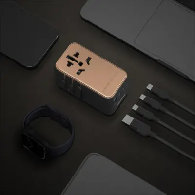 Bộ sạc du lịch đa năng MOMAX UA17 GaN 4 cổng 1-World Universal 170W + Cáp USB-C tương thích hơn 200 quốc gia - Giải phóng bạn khỏi mọi lo lắng về sạc khi du lịch quốc tế với <strong>Bộ sạc du lịch đa năng MOMAX UA17 GaN 4 cổng 1-World Universal 170W + Cáp USB-C</strong>. Tương thích hơn 200 quốc gia với các chân cắm tích hợp, bộ sạc <strong>MOMAX UA17</strong> mang đến tổng công suất sạc lên tới 170W mạnh mẽ. Công nghệ GaN tiên tiến giúp thiết bị nhỏ gọn đáng ngạc nhiên dù có 4 cổng sạc (USB-C PD & USB-A QC). Kèm theo cáp USB-C tiện lợi. <strong>MOMAX UA17</strong> là giải pháp năng lượng "tất cả trong một", đáng tin cậy cho mọi chuyến đi, đảm bảo thiết bị của bạn luôn sẵn sàng hoạt động ở bất kỳ đâu trên thế giới.