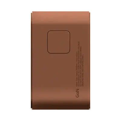 Bộ sạc du lịch MOMAX UA18UK GaN 3 cổng 1-World+ có cáp USB-C tích hợp 70W - Giải phóng bạn khỏi mọi lo lắng về sạc khi du lịch quốc tế với <strong>Bộ sạc du lịch đa năng MOMAX UA18UK GaN 3 cổng 1-World+ có cáp USB-C tích hợp 70W tương thích hơn 200 quốc gia</strong>. Tương thích hơn 200 quốc gia với các chân cắm tích hợp, bộ sạc <strong>MOMAX UA18UK</strong> mang đến tổng công suất sạc lên tới 70W mạnh mẽ nhờ công nghệ GaN. Với 3 cổng sạc (2 USB-C PD & 1 USB-A QC) và đặc biệt là cáp USB-C tích hợp sẵn, bạn có thể nạp năng lượng cho mọi thiết bị cùng lúc mà không cần mang theo dây rời. <strong>MOMAX UA18UK</strong> là giải pháp năng lượng "tất cả trong một", đáng tin cậy cho mọi chuyến đi, giữ thiết bị của bạn luôn sẵn sàng hoạt động ở bất kỳ đâu trên thế giới.