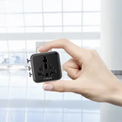 Bộ sạc du lịch MOMAX UA19 đa năng 1-World có AC kép - Đừng để vấn đề ổ cắm làm phiền những chuyến đi của bạn! <strong>Bộ sạc du lịch đa năng MOMAX UA19 1-World có AC kép</strong> là giải pháp năng lượng "tất cả trong một" cho mọi hành trình quốc tế. Tương thích với hơn 200 quốc gia nhờ các chân cắm tích hợp thông minh, bộ sạc <strong>MOMAX UA19</strong> mang đến sự tiện lợi vượt trội. Với khả năng cấp nguồn AC kép độc đáo, bạn có thể nạp năng lượng cho cả thiết bị sử dụng phích cắm truyền thống cùng lúc với các thiết bị USB. Nhỏ gọn, an toàn và cực kỳ đa năng. <strong>MOMAX UA19</strong> - Người bạn đồng hành đáng tin cậy cho mọi chuyến đi, giữ thiết bị của bạn luôn sẵn sàng hoạt động trên khắp thế giới.