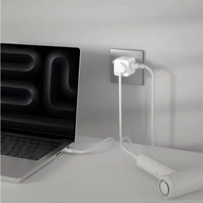 Bộ sạc du lịch MOMAX UA19 đa năng 1-World có AC kép - Đừng để vấn đề ổ cắm làm phiền những chuyến đi của bạn! <strong>Bộ sạc du lịch đa năng MOMAX UA19 1-World có AC kép</strong> là giải pháp năng lượng "tất cả trong một" cho mọi hành trình quốc tế. Tương thích với hơn 200 quốc gia nhờ các chân cắm tích hợp thông minh, bộ sạc <strong>MOMAX UA19</strong> mang đến sự tiện lợi vượt trội. Với khả năng cấp nguồn AC kép độc đáo, bạn có thể nạp năng lượng cho cả thiết bị sử dụng phích cắm truyền thống cùng lúc với các thiết bị USB. Nhỏ gọn, an toàn và cực kỳ đa năng. <strong>MOMAX UA19</strong> - Người bạn đồng hành đáng tin cậy cho mọi chuyến đi, giữ thiết bị của bạn luôn sẵn sàng hoạt động trên khắp thế giới.