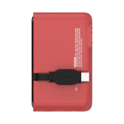 Bộ sạc du lịch MOMAX UA21UKG 4 cổng 1-World+ Flow có cáp USB-C tích hợp 35W - Phiên bản giới hạn - Khám phá thế giới không lo hết pin với <strong>Bộ sạc du lịch đa năng MOMAX UA21UKG 4 cổng 1-World+ Flow có cáp USB-C tích hợp 35W - Phiên bản giới hạn</strong>. Tích hợp sẵn các loại chân cắm cho hơn 200 quốc gia, bộ sạc <strong>MOMAX UA21UKG</strong> mang đến tổng công suất 35W đáng tin cậy. Với 4 cổng sạc (2 USB-C & 2 USB-A) và đặc biệt là cáp USB-C tích hợp sẵn tiện lợi, bạn có thể nạp năng lượng đồng thời cho mọi thiết bị mà không cần mang theo dây rời. Thiết kế nhỏ gọn, an toàn và vẻ ngoài độc đáo của phiên bản giới hạn. <strong>MOMAX UA21UKG</strong> là giải pháp năng lượng "tất cả trong một", đáng tin cậy cho mọi hành trình của bạn.