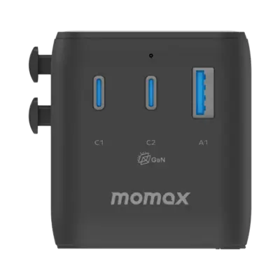 Bộ sạc du lịch MOMAX UA26 GaN 3 cổng 1-World² 20W với AC kép - Giải phóng bạn khỏi mọi lo lắng về sạc khi du lịch quốc tế với <strong>Bộ sạc du lịch đa năng MOMAX UA26 GaN 3 cổng 1-World² 20W với AC kép</strong>. Tương thích hơn 200 quốc gia với các chân cắm tích hợp thông minh, bộ sạc <strong>MOMAX UA26</strong> mang đến tổng công suất sạc lên tới 20W đáng tin cậy nhờ công nghệ GaN. Với 3 cổng sạc USB (USB-C PD & USB-A QC) và đặc biệt là khả năng cấp nguồn AC kép độc đáo, bạn có thể nạp năng lượng cho mọi thiết bị cùng lúc, kể cả những thiết bị sử dụng phích cắm truyền thống. Nhỏ gọn, an toàn và cực kỳ đa năng. <strong>MOMAX UA26</strong> là giải pháp năng lượng "tất cả trong một", đáng tin cậy cho mọi chuyến đi.