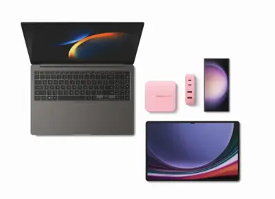 Bộ sạc MOMAX UM50UK GaN để bàn 4 cổng OnePlug 70W - Biến bàn làm việc hay không gian sống của bạn thành trạm sạc hiệu quả với <strong>Bộ sạc MOMAX UM50UK GaN để bàn 4 cổng OnePlug 70W</strong>. Công nghệ GaN tiên tiến giúp bộ sạc <strong>MOMAX UM50UK</strong> nhỏ gọn đáng kể dù mang tổng công suất 70W mạnh mẽ. Với 4 cổng sạc đa năng (thường USB-C PD & USB-A QC), bạn có thể nạp năng lượng đồng thời cho laptop mỏng nhẹ, điện thoại, máy tính bảng và nhiều phụ kiện khác. Thiết kế để bàn tiện lợi, an toàn và tối ưu không gian. <strong>MOMAX UM50UK</strong> là giải pháp năng lượng hoàn hảo, giữ thiết bị của bạn luôn sẵn sàng hoạt động.