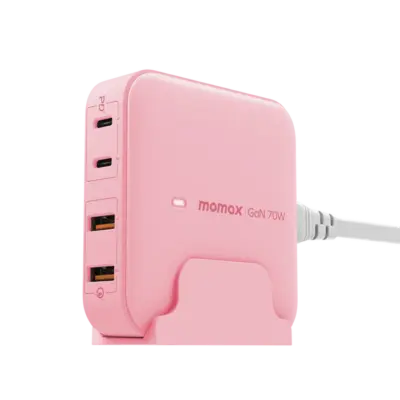Bộ sạc MOMAX UM50UK GaN để bàn 4 cổng OnePlug 70W - Biến bàn làm việc hay không gian sống của bạn thành trạm sạc hiệu quả với <strong>Bộ sạc MOMAX UM50UK GaN để bàn 4 cổng OnePlug 70W</strong>. Công nghệ GaN tiên tiến giúp bộ sạc <strong>MOMAX UM50UK</strong> nhỏ gọn đáng kể dù mang tổng công suất 70W mạnh mẽ. Với 4 cổng sạc đa năng (thường USB-C PD & USB-A QC), bạn có thể nạp năng lượng đồng thời cho laptop mỏng nhẹ, điện thoại, máy tính bảng và nhiều phụ kiện khác. Thiết kế để bàn tiện lợi, an toàn và tối ưu không gian. <strong>MOMAX UM50UK</strong> là giải pháp năng lượng hoàn hảo, giữ thiết bị của bạn luôn sẵn sàng hoạt động.