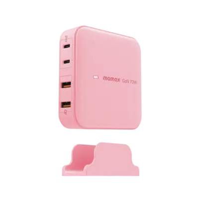Bộ sạc MOMAX UM50UK GaN để bàn 4 cổng OnePlug 70W - Biến bàn làm việc hay không gian sống của bạn thành trạm sạc hiệu quả với <strong>Bộ sạc MOMAX UM50UK GaN để bàn 4 cổng OnePlug 70W</strong>. Công nghệ GaN tiên tiến giúp bộ sạc <strong>MOMAX UM50UK</strong> nhỏ gọn đáng kể dù mang tổng công suất 70W mạnh mẽ. Với 4 cổng sạc đa năng (thường USB-C PD & USB-A QC), bạn có thể nạp năng lượng đồng thời cho laptop mỏng nhẹ, điện thoại, máy tính bảng và nhiều phụ kiện khác. Thiết kế để bàn tiện lợi, an toàn và tối ưu không gian. <strong>MOMAX UM50UK</strong> là giải pháp năng lượng hoàn hảo, giữ thiết bị của bạn luôn sẵn sàng hoạt động.