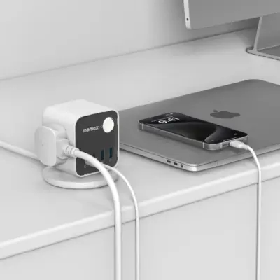 Bộ sạc MOMAX US20UKW Charge Work Flow 3-Outlet GaN Power Cube 30W với Cổng USB - Biến một ổ cắm tường duy nhất thành trạm năng lượng nhỏ gọn và đa năng với <strong>Bộ sạc MOMAX US20UKW Charge Work Flow 3-Outlet GaN Power Cube 30W với Cổng USB</strong>. Với thiết kế hình khối độc đáo và nhỏ gọn, bộ sạc <strong>MOMAX US20UKW</strong> trang bị 3 ổ cắm AC tiêu chuẩn (chuẩn UKW) và các cổng sạc USB (thường USB-C PD và USB-A QC) với tổng công suất 30W nhờ công nghệ GaN. Nạp năng lượng đồng thời cho điện thoại, máy tính bảng và nhiều thiết bị khác. An toàn, hiệu quả và tối ưu hóa không gian. <strong>MOMAX US20UKW</strong> là giải pháp năng lượng tiện lợi cho gia đình, văn phòng hoặc du lịch (nếu phù hợp chuẩn ổ cắm).