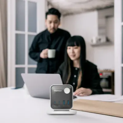 Bộ sạc MOMAX US20UKW Charge Work Flow 3-Outlet GaN Power Cube 30W với Cổng USB - Biến một ổ cắm tường duy nhất thành trạm năng lượng nhỏ gọn và đa năng với <strong>Bộ sạc MOMAX US20UKW Charge Work Flow 3-Outlet GaN Power Cube 30W với Cổng USB</strong>. Với thiết kế hình khối độc đáo và nhỏ gọn, bộ sạc <strong>MOMAX US20UKW</strong> trang bị 3 ổ cắm AC tiêu chuẩn (chuẩn UKW) và các cổng sạc USB (thường USB-C PD và USB-A QC) với tổng công suất 30W nhờ công nghệ GaN. Nạp năng lượng đồng thời cho điện thoại, máy tính bảng và nhiều thiết bị khác. An toàn, hiệu quả và tối ưu hóa không gian. <strong>MOMAX US20UKW</strong> là giải pháp năng lượng tiện lợi cho gia đình, văn phòng hoặc du lịch (nếu phù hợp chuẩn ổ cắm).