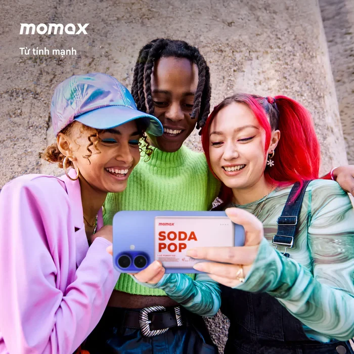 Pin dự phòng không dây từ tính MOMAX IP137 Power Pass 10000mAh - Luôn sẵn sàng năng lượng mọi lúc mọi nơi với <strong>Pin dự phòng không dây từ tính MOMAX IP137 Power Pass 10000mAh</strong>. Sở hữu dung lượng 10000mAh mạnh mẽ, đủ sức sạc đầy nhiều lần cho điện thoại và các thiết bị khác. Công nghệ từ tính "hít" chặt vào iPhone (hỗ trợ MagSafe) mang lại trải nghiệm sạc không dây tiện lợi, không vướng víu. Thiết kế hiện đại, gọn nhẹ và hiệu năng vượt trội, <strong>MOMAX IP137 Power Pass 10000mAh</strong> là nguồn năng lượng đáng tin cậy cho mọi chuyến đi và cuộc sống hàng ngày của bạn. Mang theo <strong>MOMAX IP137 Power Pass 10000mAh</strong> để yên tâm sử dụng thiết bị suốt cả ngày.