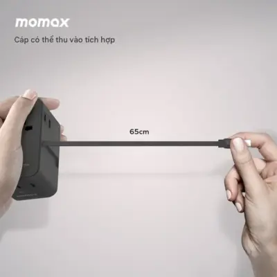 Bộ sạc du lịch MOMAX UA25 mini GaN 4 cổng 1-World²⁺ có cáp thu vào tích hợp 100W với AC kép - Giải phóng bạn khỏi mọi lo lắng về sạc khi du lịch quốc tế với <strong>Bộ sạc du lịch đa năng MOMAX UA25 mini GaN 4 cổng 1-World²⁺ có cáp thu vào tích hợp 100W với AC kép</strong>. Tương thích hơn 200 quốc gia với các chân cắm tích hợp thông minh, bộ sạc <strong>MOMAX UA25</strong> mang đến tổng công suất sạc lên tới 100W mạnh mẽ nhờ công nghệ GaN. Với 4 cổng USB (3 USB-C PD & 1 USB-A QC), cáp USB-C thu vào tích hợp tiện lợi và đặc biệt là khả năng cấp nguồn AC kép độc đáo, bạn có thể nạp năng lượng cho mọi thiết bị cùng lúc, kể cả những thiết bị sử dụng phích cắm truyền thống. Nhỏ gọn, an toàn và cực kỳ đa năng. <strong>MOMAX UA25</strong> là giải pháp năng lượng "tất cả trong một", đáng tin cậy cho mọi chuyến đi.