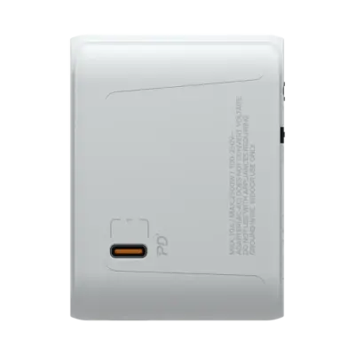 Bộ sạc du lịch MOMAX UA9UK 5 cổng 1-World 35W - Du lịch khắp thế giới một cách dễ dàng và tiện lợi với <strong>Bộ sạc du lịch MOMAX UA9UK 5 cổng 1-World 35W tương thích hơn 200 quốc gia</strong>. Tích hợp sẵn các loại chân cắm cho hơn 200 quốc gia, bộ sạc <strong>MOMAX UA9UK</strong> mang đến tổng công suất 35W đáng tin cậy. Với 5 cổng sạc (3 USB-C & 2 USB-A), bạn có thể nạp năng lượng đồng thời cho điện thoại, máy tính bảng và nhiều thiết bị khác. Nhỏ gọn, an toàn và cực kỳ đa năng. <strong>MOMAX UA9UK</strong> là người bạn đồng hành lý tưởng cho mọi chuyến đi, đơn giản hóa hành lý và giữ thiết bị của bạn luôn sẵn sàng hoạt động trên khắp thế giới.