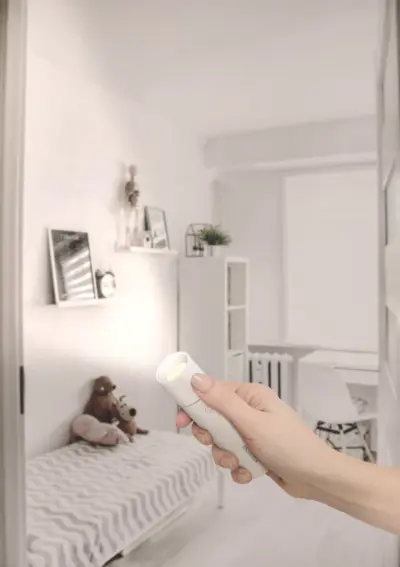 Đèn Led di động MOMAX QL12W SnapLux - Cung cấp ánh sáng linh hoạt và tiện lợi cho mọi không gian với <strong>Đèn Led di động MOMAX QL12W</strong> SnapLux. Thiết kế di động cùng khả năng gắn từ tính thông minh giúp bạn dễ dàng đặt <strong>MOMAX QL12W</strong> ở bất kỳ đâu cần ánh sáng, như tủ quần áo, ngăn kéo, dưới kệ bếp hay trên bàn làm việc. Với pin sạc tích hợp và khả năng điều chỉnh độ sáng/nhiệt độ màu (từ trắng ấm đến trắng lạnh), <strong>MOMAX QL12W</strong> là giải pháp chiếu sáng bổ sung hoàn hảo, mang đến sự tiện lợi tối đa. Dễ dàng sử dụng, tiết kiệm năng lượng. Nâng cấp không gian của bạn với <strong>Đèn Led di động MOMAX QL12W</strong> ngay hôm nay.