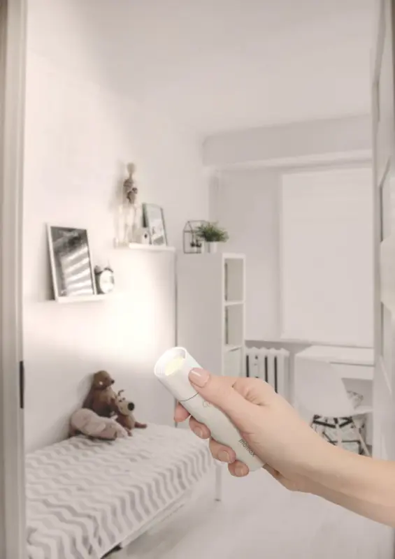 Đèn Led di động MOMAX QL12W SnapLux - Cung cấp ánh sáng linh hoạt và tiện lợi cho mọi không gian với <strong>Đèn Led di động MOMAX QL12W</strong> SnapLux. Thiết kế di động cùng khả năng gắn từ tính thông minh giúp bạn dễ dàng đặt <strong>MOMAX QL12W</strong> ở bất kỳ đâu cần ánh sáng, như tủ quần áo, ngăn kéo, dưới kệ bếp hay trên bàn làm việc. Với pin sạc tích hợp và khả năng điều chỉnh độ sáng/nhiệt độ màu (từ trắng ấm đến trắng lạnh), <strong>MOMAX QL12W</strong> là giải pháp chiếu sáng bổ sung hoàn hảo, mang đến sự tiện lợi tối đa. Dễ dàng sử dụng, tiết kiệm năng lượng. Nâng cấp không gian của bạn với <strong>Đèn Led di động MOMAX QL12W</strong> ngay hôm nay.