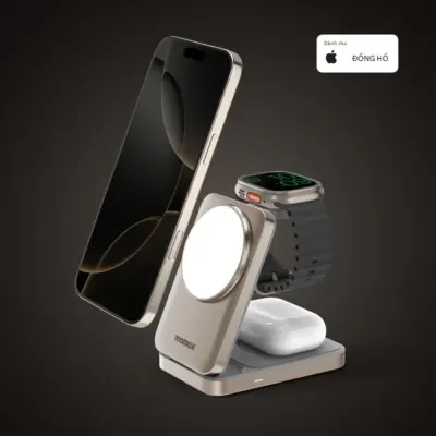 Đế sạc không dây từ tính MOMAX UD36L 1-Charge Q.Port 3 trong 1 Qi2 15W có thể gập lại - Đơn giản hóa việc sạc pin cho các thiết bị Apple của bạn với <strong>Đế sạc không dây từ tính MOMAX UD36L</strong> 1-Charge Q.Port 3 trong 1. Hỗ trợ chuẩn Qi2 mới nhất, <strong>MOMAX UD36L</strong> cho phép sạc nhanh 15W từ tính cho iPhone (tương thích MagSafe/Qi2), cùng lúc sạc cho Apple Watch và tai nghe AirPods có hộp sạc không dây. Thiết kế có thể gập lại tiện lợi, lý tưởng để mang theo khi du lịch hoặc để gọn trên bàn làm việc. An toàn, hiệu quả và đa năng, <strong>Đế sạc không dây MOMAX UD36L</strong> là trung tâm sạc không dây hoàn hảo cho hệ sinh thái Apple của bạn.