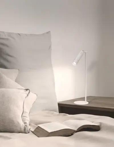 Đèn Led di động MOMAX QL12W SnapLux - Cung cấp ánh sáng linh hoạt và tiện lợi cho mọi không gian với <strong>Đèn Led di động MOMAX QL12W</strong> SnapLux. Thiết kế di động cùng khả năng gắn từ tính thông minh giúp bạn dễ dàng đặt <strong>MOMAX QL12W</strong> ở bất kỳ đâu cần ánh sáng, như tủ quần áo, ngăn kéo, dưới kệ bếp hay trên bàn làm việc. Với pin sạc tích hợp và khả năng điều chỉnh độ sáng/nhiệt độ màu (từ trắng ấm đến trắng lạnh), <strong>MOMAX QL12W</strong> là giải pháp chiếu sáng bổ sung hoàn hảo, mang đến sự tiện lợi tối đa. Dễ dàng sử dụng, tiết kiệm năng lượng. Nâng cấp không gian của bạn với <strong>Đèn Led di động MOMAX QL12W</strong> ngay hôm nay.