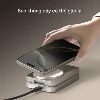 Đế sạc không dây từ tính MOMAX UD36L 1-Charge Q.Port 3 trong 1 Qi2 15W có thể gập lại - Đơn giản hóa việc sạc pin cho các thiết bị Apple của bạn với <strong>Đế sạc không dây từ tính MOMAX UD36L</strong> 1-Charge Q.Port 3 trong 1. Hỗ trợ chuẩn Qi2 mới nhất, <strong>MOMAX UD36L</strong> cho phép sạc nhanh 15W từ tính cho iPhone (tương thích MagSafe/Qi2), cùng lúc sạc cho Apple Watch và tai nghe AirPods có hộp sạc không dây. Thiết kế có thể gập lại tiện lợi, lý tưởng để mang theo khi du lịch hoặc để gọn trên bàn làm việc. An toàn, hiệu quả và đa năng, <strong>Đế sạc không dây MOMAX UD36L</strong> là trung tâm sạc không dây hoàn hảo cho hệ sinh thái Apple của bạn.