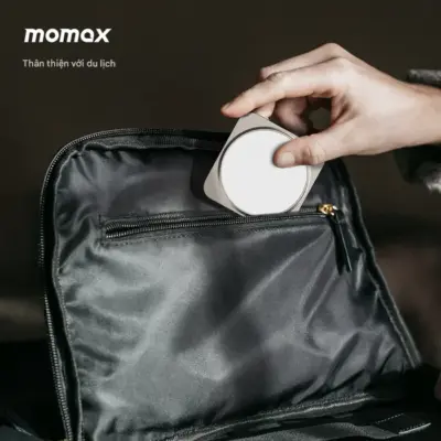 Đế sạc không dây từ tính MOMAX UD31 Qi2 15W 3 trong 1 có thể gập lại Q2.Mag - Đơn giản hóa việc sạc cho hệ sinh thái Apple của bạn với <strong>Đế sạc không dây từ tính MOMAX UD31 Qi2</strong> 3-trong-1 có thể gập lại. Hỗ trợ chuẩn Qi2 mới nhất, <strong>MOMAX UD31 Qi2</strong> cung cấp khả năng sạc nhanh 15W MagSafe cho iPhone (12 trở lên), cùng lúc sạc cho Apple Watch và tai nghe AirPods. Thiết kế 3-trong-1 gọn gàng thay thế nhiều bộ sạc riêng lẻ. Đặc biệt, <strong>MOMAX UD31 Qi2</strong> có thể gập lại siêu nhỏ gọn, lý tưởng để mang theo khi di chuyển. Chất liệu cao cấp, tính năng an toàn. <strong>Đế sạc MOMAX UD31 Qi2</strong> là giải pháp sạc không dây tối ưu, tiện lợi và hiệu quả cho người dùng Apple.