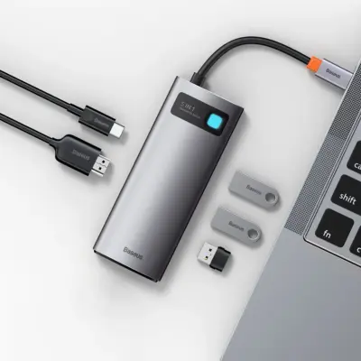 Thiết bị mở rộng hiệu Baseus Metal Gleam Series 5-in-1 Multifunctional Type-C HUB Docking Station 30Hz Version - Bạn đang tìm kiếm một giải pháp kết nối gọn gàng nhưng vẫn mạnh mẽ cho chiếc laptop Type-C của mình? Hub chuyển đổi <strong>Baseus Metal Gleam Series 5-in-1</strong> chính là câu trả lời. Sản phẩm mở rộng một cổng Type-C thành 5 cổng chức năng quan trọng nhất: HDMI 4K@30Hz cho hình ảnh sắc nét, 3 cổng USB 3.0 truyền dữ liệu tốc độ 5Gbps, và cổng sạc nhanh PD 100W. Với thiết kế vỏ nhôm nguyên khối sang trọng, tản nhiệt hiệu quả, đây là phụ kiện không thể thiếu giúp bạn tối ưu hóa không gian làm việc và nâng cao hiệu suất. Hãy đơn giản hóa kết nối của bạn với <strong>Baseus Metal Gleam Series 5-in-1</strong>.