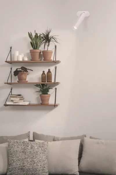 Đèn Led di động MOMAX QL12W SnapLux - Cung cấp ánh sáng linh hoạt và tiện lợi cho mọi không gian với <strong>Đèn Led di động MOMAX QL12W</strong> SnapLux. Thiết kế di động cùng khả năng gắn từ tính thông minh giúp bạn dễ dàng đặt <strong>MOMAX QL12W</strong> ở bất kỳ đâu cần ánh sáng, như tủ quần áo, ngăn kéo, dưới kệ bếp hay trên bàn làm việc. Với pin sạc tích hợp và khả năng điều chỉnh độ sáng/nhiệt độ màu (từ trắng ấm đến trắng lạnh), <strong>MOMAX QL12W</strong> là giải pháp chiếu sáng bổ sung hoàn hảo, mang đến sự tiện lợi tối đa. Dễ dàng sử dụng, tiết kiệm năng lượng. Nâng cấp không gian của bạn với <strong>Đèn Led di động MOMAX QL12W</strong> ngay hôm nay.