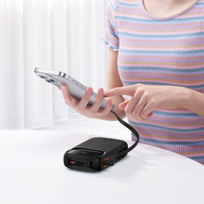 Sạc dự phòng hiệu Baseus Qpow2 Dual-Cable Digital Display Fast Charge 20000mAh 22.5W - Chấm dứt nỗi lo quên dây sạc với pin sạc dự phòng <strong>Baseus Qpow2</strong>! Đây là giải pháp năng lượng tối thượng với 2 cáp sạc (1 Type-C & 1 Lightning) được tích hợp sẵn, gọn gàng ngay trên thân pin. Với công suất sạc nhanh 22.5W, sản phẩm hỗ trợ đa giao thức từ Huawei SCP đến PD 20W, giúp sạc 60% pin cho iPhone chỉ trong 30 phút. Dung lượng khủng 20000mAh đảm bảo năng lượng cho nhiều ngày, trong khi màn hình LED kỹ thuật số hiển thị chính xác % pin còn lại. Đặc biệt, <strong>Baseus Qpow2</strong> có khả năng sạc cùng lúc cho 4 thiết bị, biến nó thành một trạm năng lượng di động thực thụ. Đây là sự lựa chọn hoàn hảo cho người dùng tìm kiếm sự tiện lợi và sức mạnh tối đa.
