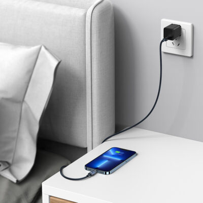 Cáp sạc nhanh tự ngắt hiệu Baseus Explorer Series Type-C to IP 20W 1m - Bảo vệ tuổi thọ pin iPhone của bạn với cáp sạc thông minh <strong>Baseus Explorer Series Type-C to IP 20W 1m</strong>. Đây không chỉ là một sợi cáp sạc nhanh PD 20W, mà còn được tích hợp công nghệ tự động ngắt nguồn khi pin đầy, chống sạc nhồi và ngăn ngừa chai pin hiệu quả. Nổi bật với thiết kế "Explorer" độc đáo, đầu cắm trong suốt để lộ bảng mạch bên trong cùng đèn LED báo trạng thái sạc. Với vỏ bện dù siêu bền và khớp nối chống gãy, đây là sự kết hợp hoàn hảo giữa công nghệ, độ bền và thẩm mỹ. Hãy sạc pin một cách thông minh và an toàn hơn với <strong>Baseus Explorer Series Type-C to IP 20W 1m</strong>.