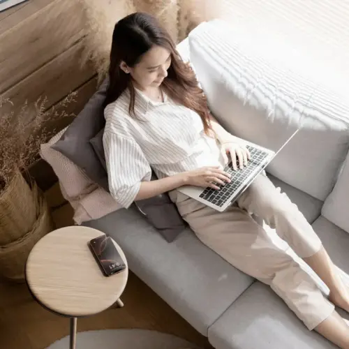 Bàn thông minh MOMAX QC7W đa chức năng Cymbal có thể gập lại với sạc không dây, loa, cổng USB-C và hiệu ứng đèn LED - Hình ảnh 12