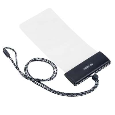 Túi treo điện thoại di động chống nước MOMAX SR25 - Đừng để nước làm hỏng chiếc điện thoại yêu quý của bạn khi đi biển, bơi lội hay các hoạt động ngoài trời! <strong>Túi treo điện thoại di động chống nước MOMAX SR25</strong> mang đến sự bảo vệ hoàn hảo, giữ điện thoại khô ráo ngay cả khi ngâm dưới nước (đạt chuẩn chống nước nhất định). Màng cảm ứng trong suốt cho phép bạn sử dụng điện thoại bình thường ngay bên trong túi. Thiết kế dây đeo tiện lợi giúp bạn dễ dàng mang theo. Với <strong>Túi chống nước MOMAX SR25</strong>, bạn có thể thoải mái chụp ảnh, quay video dưới nước hoặc sử dụng điện thoại trong điều kiện ẩm ướt mà không lo hư hại. An tâm vui chơi cùng <strong>MOMAX SR25</strong>.