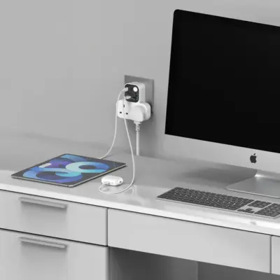 Dây nguồn mở rộng MOMAX US17UKW hình chữ T Charge Work Flow có 2 ổ cắm, 2 cổng USB-A và 2 cổng USB-C - Trải nghiệm giải pháp năng lượng độc đáo và mạnh mẽ cho không gian làm việc của bạn với <strong>Dây nguồn mở rộng MOMAX US17UKW</strong> Charge Flow. Thiết kế hình chữ T sáng tạo, tiết kiệm không gian, tích hợp 2 ổ cắm chuẩn UK cùng 4 cổng sạc USB (2x USB-A, 2x USB-C) công suất cao, cho phép bạn cấp nguồn và sạc đồng thời nhiều loại thiết bị, từ laptop đến điện thoại, máy tính bảng, tai nghe... <strong>MOMAX US17UKW</strong> không chỉ mang đến sự tiện lợi mà còn tích hợp các lớp bảo vệ an toàn hàng đầu. Sở hữu ngay <strong>Dây nguồn mở rộng MOMAX US17UKW</strong> để biến không gian làm việc của bạn trở nên hiệu quả và phong cách hơn.