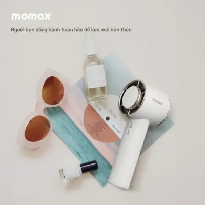 Quạt làm mát di động MOMAX IF15 Ultra Freeze Icy - Tận hưởng cảm giác mát lạnh cực độ ở bất cứ đâu với <strong>Quạt làm mát di động MOMAX IF15</strong> Ultra Freeze Icy. Kết hợp luồng gió mạnh mẽ và công nghệ làm lạnh Icy tiên tiến, <strong>MOMAX IF15</strong> mang đến hơi lạnh sâu, giúp hạ nhiệt cơ thể tức thì trong những ngày nắng nóng. Thiết kế di động, dễ dàng mang theo, lý tưởng cho không gian cá nhân, bàn làm việc, hay khi di chuyển. Pin bền bỉ, sạc tiện lợi, hoạt động êm ái (tùy chế độ). <strong>Quạt làm mát MOMAX IF15</strong> là giải pháp chống nóng hiệu quả, mang lại sự sảng khoái và thoải mái cho bạn trong mùa hè.