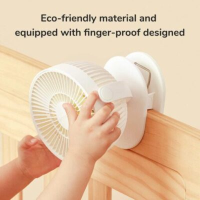 Quạt kẹp bàn mini Jisulife FA18S xoay 360, 4 tốc độ gió - Tối ưu không gian làm việc và tận hưởng làn gió mát mẻ với quạt kẹp bàn mini đa năng <strong>Jisulife FA18S</strong>. Với thiết kế kẹp thông minh, bạn có thể dễ dàng gắn quạt vào thành bàn, màn hình máy tính, kệ sách hay để đứng độc lập. Sản phẩm nổi bật với 4 cấp độ gió, bao gồm chế độ gió tự nhiên độc đáo, mang lại cảm giác thư thái. Pin dung lượng 4000mAh cho thời gian sử dụng lên đến 15 giờ, cùng khả năng xoay 360° linh hoạt giúp làm mát mọi góc cạnh bạn muốn. Vận hành siêu êm ái, <strong>Jisulife FA18S</strong> là giải pháp làm mát cá nhân hoàn hảo cho văn phòng, góc học tập và phòng ngủ.