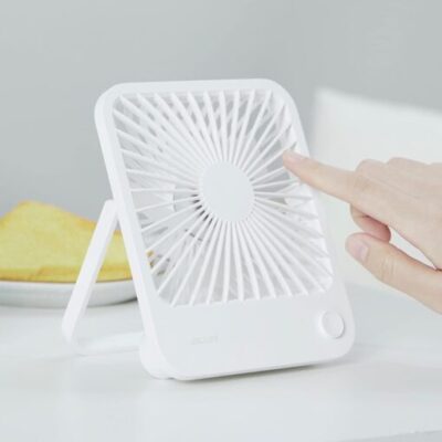 Quạt Để Bàn Tích Điện JISULIFE FA26 ABS Xoay 180 Độ - Pin 4500mAh Sử Dụng Lên Đến 15H Chính Hãng - Bảo Hành 12 Tháng - Giải phóng bạn khỏi dây điện và không khí ngột ngạt với quạt tích điện <strong>JISULIFE FA26 ABS</strong>. Là sự hòa quyện giữa thiết kế hiện đại và công nghệ ưu việt, sản phẩm này mang đến làn gió mát mẻ, êm ái cho không gian làm việc và nghỉ ngơi của bạn. Với viên pin 4500mAh bền bỉ, khả năng xoay tự động 180° và 4 tốc độ gió tùy biến, chiếc quạt đáp ứng mọi nhu cầu làm mát một cách linh hoạt. Động cơ không chổi than đảm bảo vận hành yên tĩnh tuyệt đối, không làm phiền đến giấc ngủ hay sự tập trung. Sở hữu ngay <strong>JISULIFE FA26 ABS</strong> để tận hưởng sự tiện nghi và mát mẻ theo cách của riêng bạn.