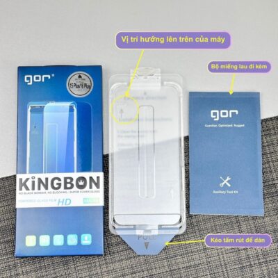 Kính Cường Lực Gor MA-88 Không Viền Đen Trong Suốt - Kèm Khung Trợ Dán, Hạn Chế Vân Tay, Siêu Mỏng Kính Cường Lực Gor MA-88 Không Viền Đen Trong Suốt - Kèm Khung Trợ Dán, Hạn Chế Vân Tay, Siêu Mỏng - Bảo vệ màn hình điện thoại chưa bao giờ dễ dàng và hiệu quả đến thế với <strong>Kính cường lực Gor MA-88</strong>. Đây là giải pháp bảo vệ tối ưu với thiết kế trong suốt hoàn toàn, không viền đen, giúp giữ nguyên 100% diện tích hiển thị và độ sắc nét gốc của màn hình. Điểm đắt giá nhất của <strong>Gor MA-88</strong> chính là bộ khung trợ dán thông minh đi kèm, giúp bất kỳ ai cũng có thể tự dán tại nhà chuẩn xác từng milimet mà không lo bị lệch. Với độ mỏng ấn tượng mang lại cảm giác vuốt chạm mượt mà như màn hình trần, cùng lớp phủ Nano cao cấp hạn chế vân tay, <strong>Gor MA-88</strong> chính là "vệ sĩ" tàng hình hoàn hảo cho dế yêu của bạn. Sản phẩm có độ cứng tiêu chuẩn, chống trầy xước và va đập vượt trội.