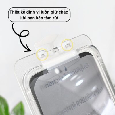 Kính Cường Lực Chống Nhìn Trộm Gor MA-89 Không Viền Đen – Hộp Tự Dán Thông Minh, Bảo Mật Riêng Tư Kính Cường Lực Chống Nhìn Trộm Gor MA-89 Không Viền Đen – Hộp Tự Dán Thông Minh, Bảo Mật Riêng Tư - Bảo vệ quyền riêng tư tuyệt đối và nâng tầm trải nghiệm dán kính tại nhà với <strong>Kính cường lực Gor MA-89</strong>. Đây là dòng sản phẩm chống nhìn trộm cao cấp nhất hiện nay dành cho iPhone 17 Pro Max, sở hữu thiết kế <strong>không viền đen</strong> hiếm có, giúp hiển thị trọn vẹn nội dung mà không bị che khuất tầm nhìn. Điểm đột phá của <strong>Gor MA-89</strong> nằm ở <strong>Hộp tự dán thông minh (Auto-install Box)</strong>. Công nghệ này giúp tự động loại bỏ bụi và căn chỉnh kính chính xác 100%, giúp bất kỳ ai cũng có thể dán đẹp như thợ chỉ trong vài giây. Với khả năng chống nhìn trộm góc nghiêng 28 độ, độ cứng 9H và bề mặt phủ Nano siêu mượt, <strong>Gor MA-89</strong> chính là lớp khiên bảo mật hoàn hảo và sang trọng cho dế yêu của bạn.