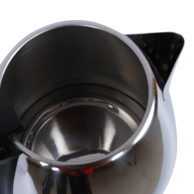 Bình Đun Siêu Tốc Comet CM8215 - Công Suất 1500W, Dung Tích 1.5L, Tự Động Ngắt Điện - <strong>Bình đun siêu tốc CM8215 </strong>từ thương hiệu Comet là sự kết hợp hoàn hảo giữa hiệu suất mạnh mẽ và thiết kế tinh tế, mang lại sự tiện nghi tối đa cho gian bếp của bạn. Với công suất lên đến 1500W,<strong>CM8215 </strong>giúp đun sôi nước nhanh chóng chỉ trong vài phút, tiết kiệm thời gian đáng kể cho những người bận rộn. Dung tích 1.5L của bình cực kỳ phù hợp để pha trà, cà phê, nấu mì hay chuẩn bị nước nóng cho cả gia đình. Sản phẩm <strong>CM8215 </strong>được trang bị hệ thống an toàn tự động ngắt điện khi nước sôi hoặc khi bình cạn nước, giúp bảo vệ thiết bị và người sử dụng. Trọng lượng siêu nhẹ chỉ 0.75Kg cùng kích thước nhỏ gọn 185185220 mm giúp bạn dễ dàng di chuyển và bố trí ở bất kỳ đâu. Hãy sở hữu ngay <strong>CM8215 </strong>để tận hưởng cuộc sống tiện lợi và hiện đại hơn.